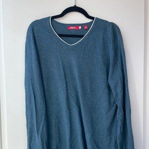Long sleeve v-neck shirt